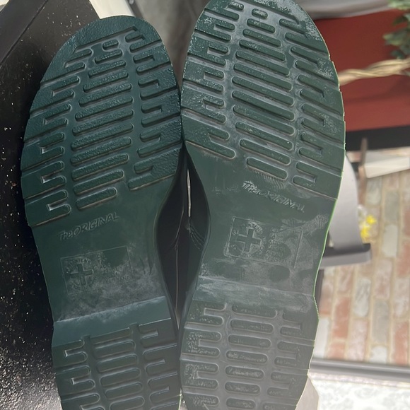 I’m selling this brand new boots just been sitting in my looker - Picture 2 of 3